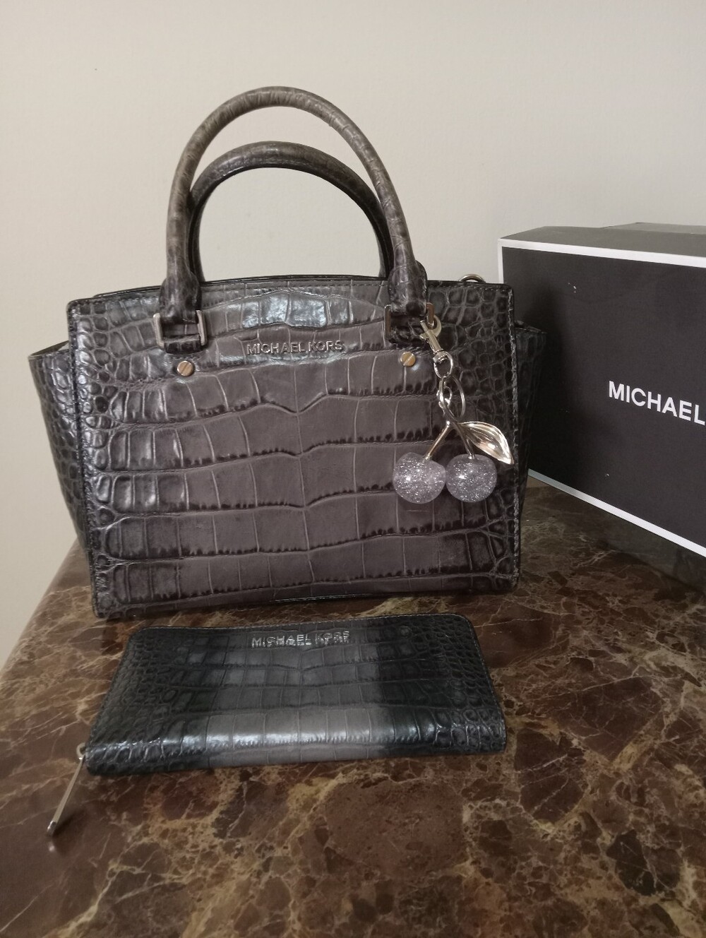 Michael Kors Grey Croc Embossed Leather Tote & Wallet Bundle  EUC - Picture 16 of 16